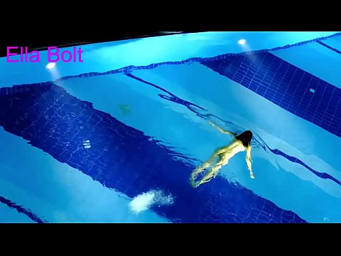 ❤️ నేను చూడటం ఆపలేను, ELLA BOLT రిసార్ట్ పూల్‌లో నగ్నంగా ఈత కొడుతూ దొరికిన యువ అందగత్తె ❤❌ సెక్స్ వీడియో మా వద్ద ☑